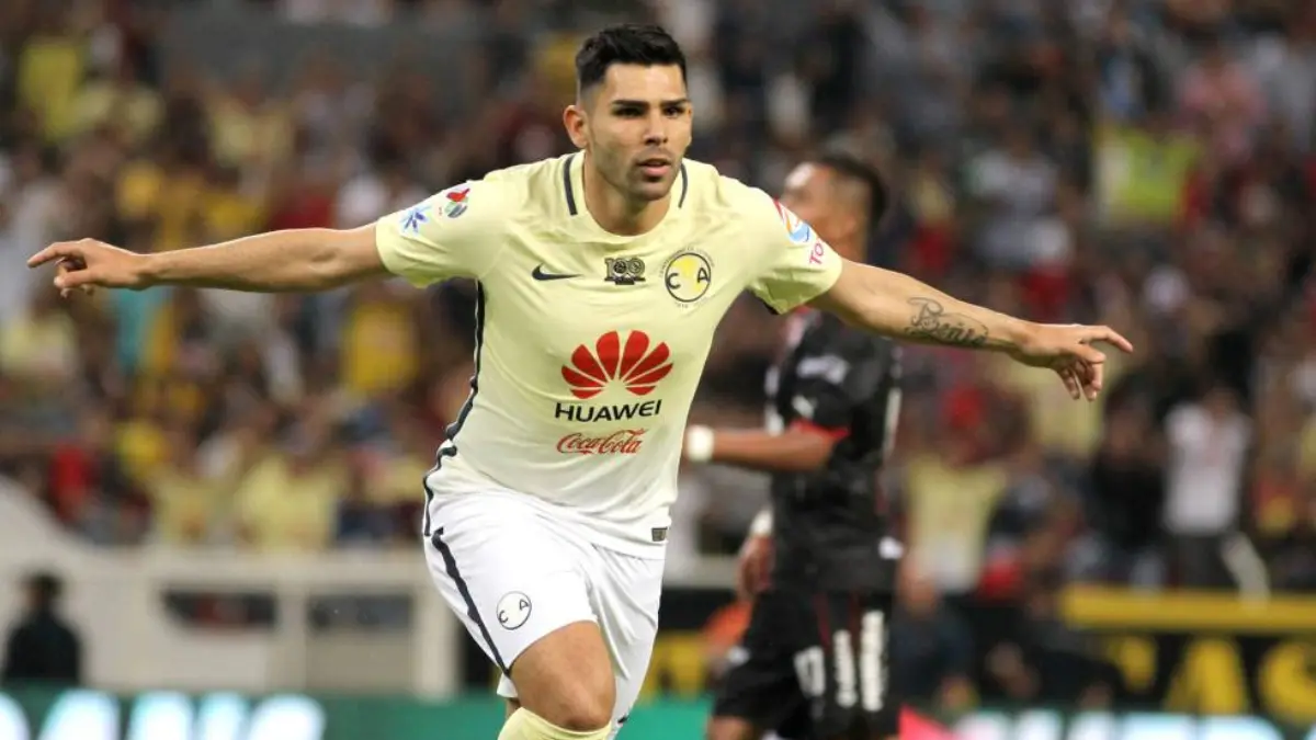 <strong><i>Silvio Romero.</i></strong> Dos ciclos por Coapa fueron parte del ´Chino´, sin embargo, sólo el primero fue donde brillo, ya que en su segunda temporada con la camiseta de las ´Águilas´ apenas pudo marcar tres tantos en 17 partidos y fue centro de atención por la gran cantidad de oportunidades claras que fallaba. 