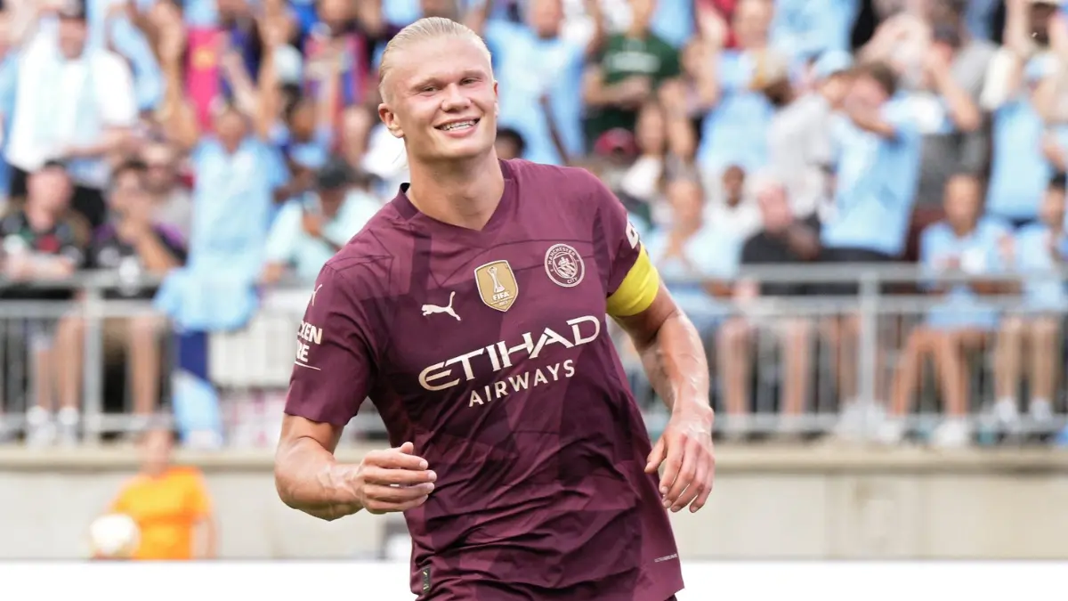 Erling Haaland. Ha ganado importantes títulos en sus dos años con el Manchester City, llevándolo a ganar 60 millones de dólares y consagrándose como una de las grandes figuras de la Premier League en donde es el actual goleador. 