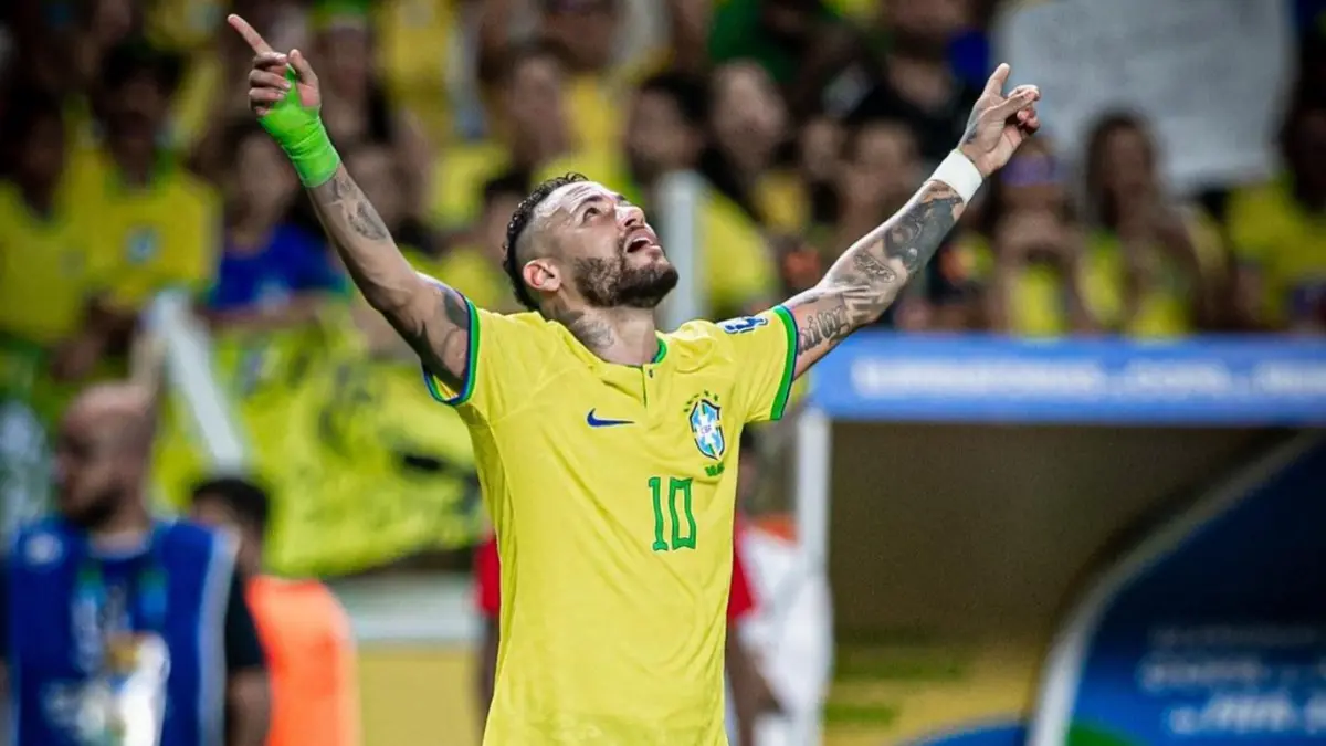 Neymar. Tiene el tercer puesto de la lista al sumar un total de 110 millones de dólares, pero lo interesante del astro brasileño es que sólo ha disputado cinco partidos con el Al Hilal en la Saudi Pro-League debido a una lesión, por lo que le pagan prácticamente por su recuperación y la promoción de sus patrocinadores en redes sociales. 