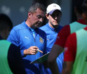 ¿Quién es Arturo Ortega, técnico interino de Chivas?