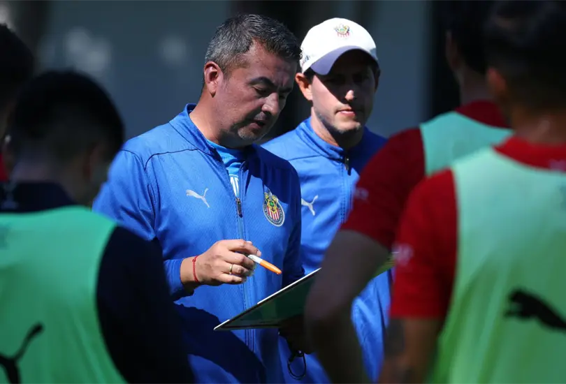 Arturo Ortega fue nombrado como el t&eacute;cnico interino ante la salida de Fernando Gago de las Chivas, consiguiendo su primer triunfo en su debut.
