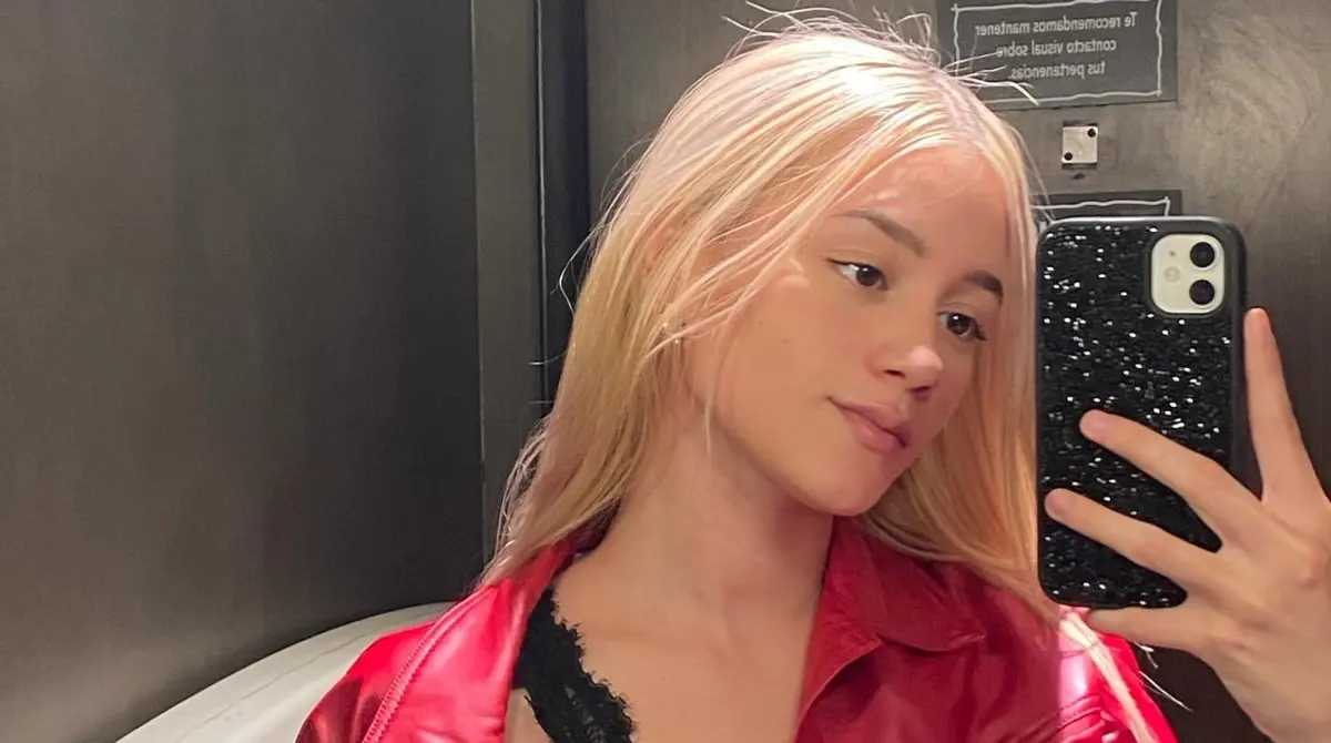 El influencer de futbol mexicano hizo público que sostiene una relación con la también conocida Hanna Marnere.