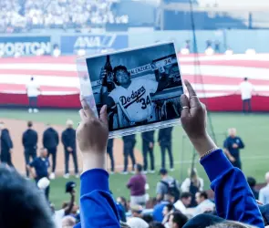 El emotivo homenaje a Fernando Valenzuela antes del Dodgers vs Yankees