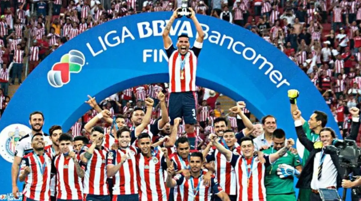  Chivas busca volver a coronarse campeón y para ello buscarán a dos futbolistas 