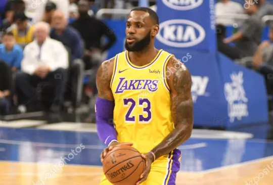 LeBron James vistiendo el uniforme de Los Ángeles Lakers