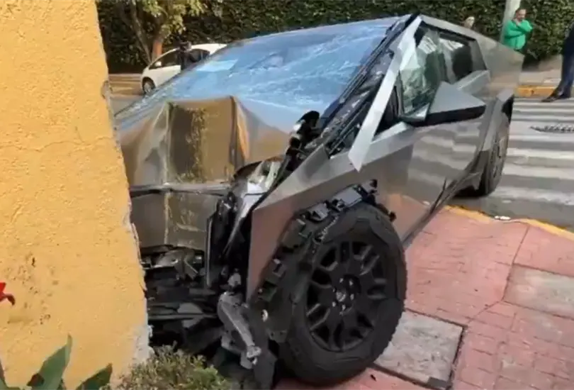 Una Cybertruck de Tesla qued&oacute; completamente destruida.