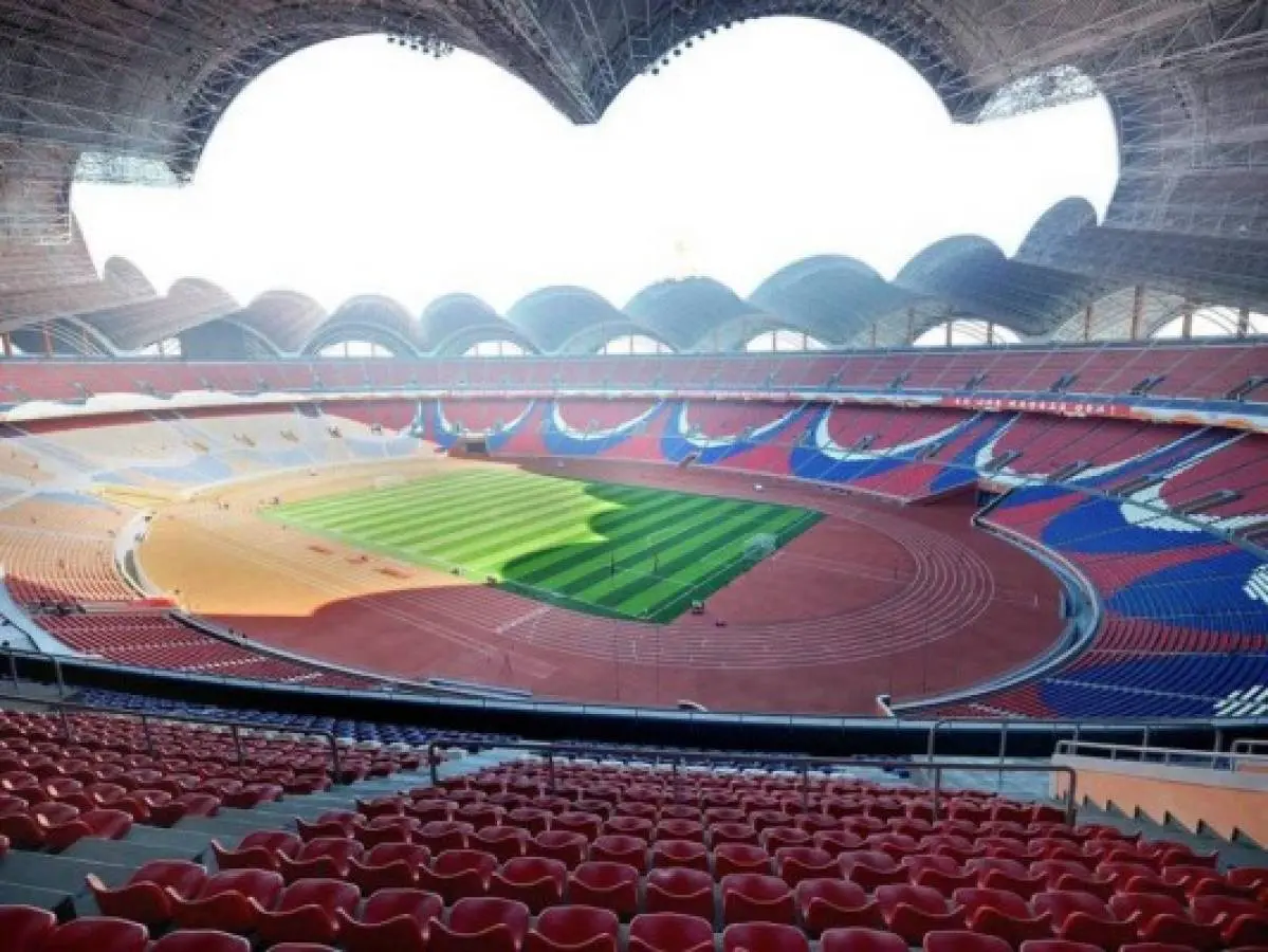 Estadio Rungrado Primero de Mayo, ubicado en Corea del Norte, es el estadio más grande del mundo y  utilizado no solamente para jugar futbol, sino que puede albergar otras disciplinas deportivas Estadio Rungrado Primero de Mayo, ubicado en Corea del Norte, es el estadio más grande del mundo y  utilizado no solamente para jugar futbol, sino que puede albergar otras disciplinas deportivas