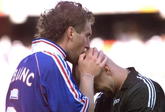 En el Mundial de Francia 1998, antes de cada partido, Laurent Blanc besaba la calva de Fabien Barthez para tener buena suerte