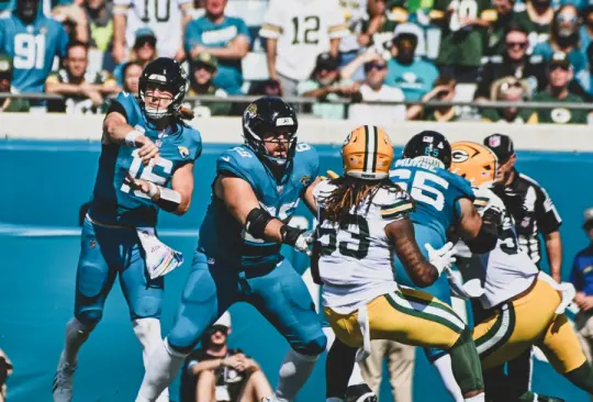 Pasaje de un juego de NFL entre  Jacksonville Jaguars vs Green Bay Packers en el estadio EverBank Stadium