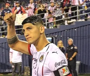 Alan Pulido culpa a Ricardo Peláez de su salida de Chivas