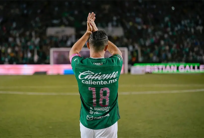 Andr&eacute;s Guardado es uno de los 8 jugadores que ha participado en cinco Mundiales
