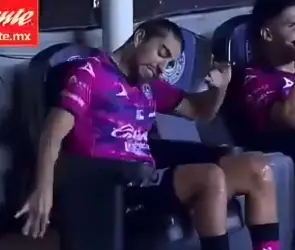 Rodolfo Pizarro hace fuerte berrinche vs Pumas y se viraliza