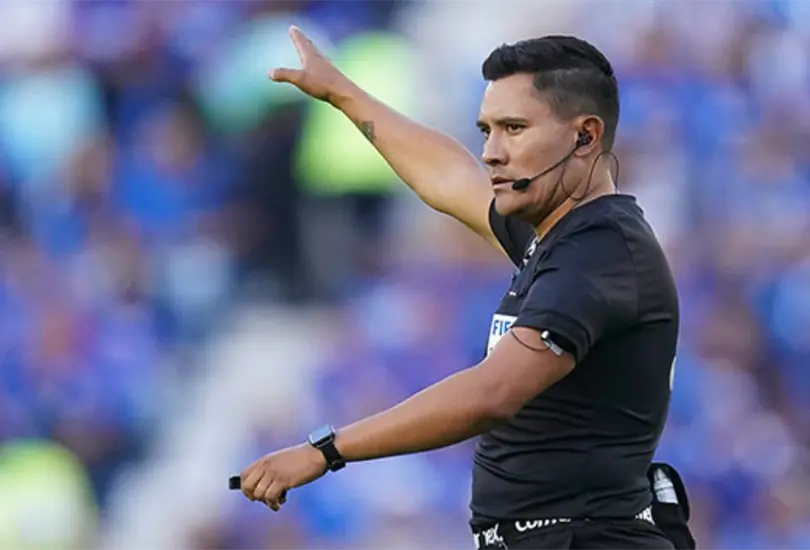 El Cantante Guerrero se quedará sin Gafete FIFA. El Cantante Guerrero se quedará sin Gafete FIFA.