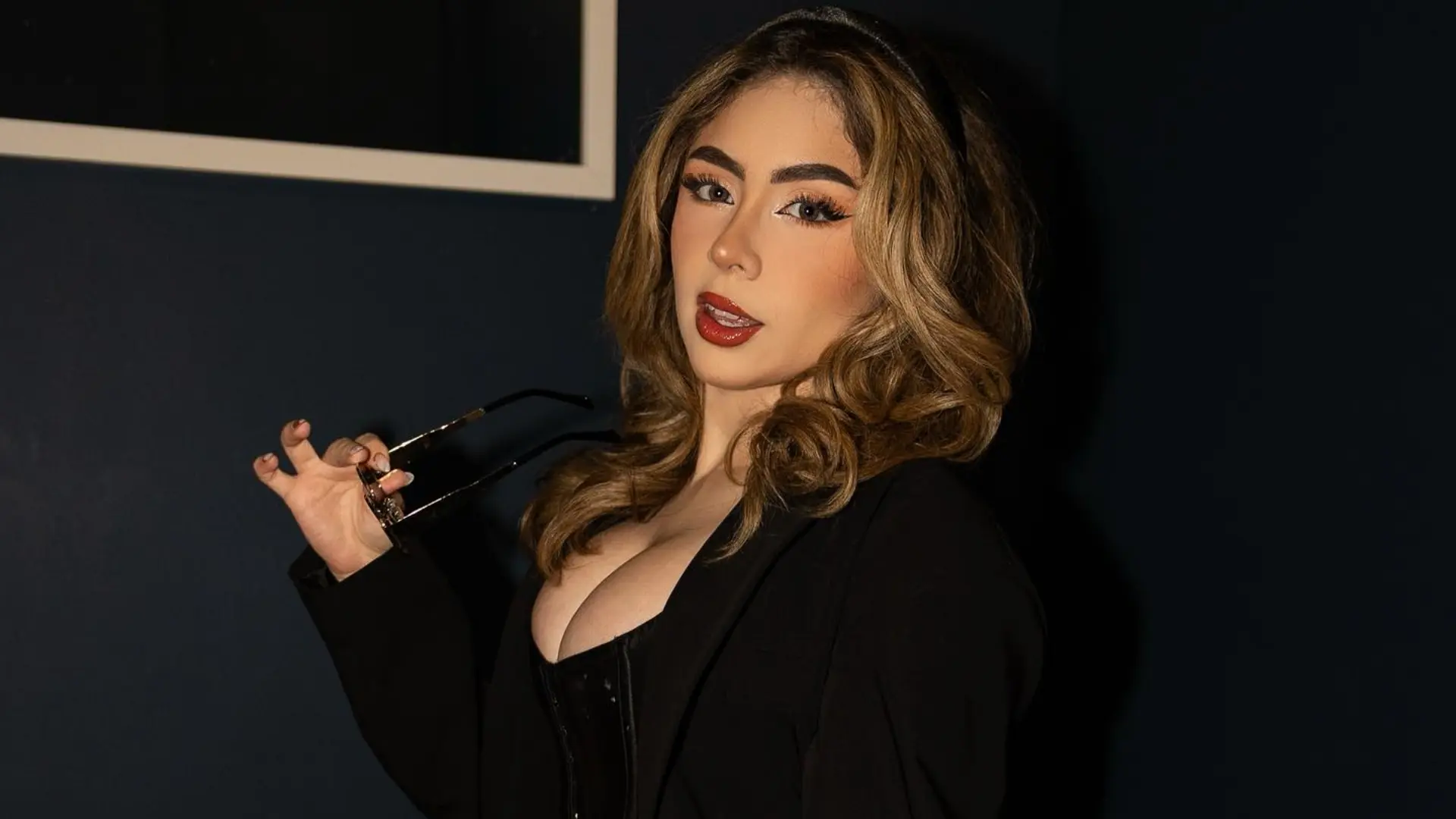 Karen constantemente mantiene actualizaciones en sus cuentas oficiales como Instagram.