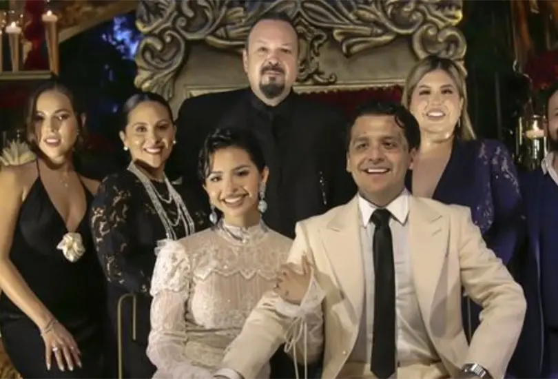 Christian Nodal y &Aacute;ngela Aguilar contin&uacute;an en el ojo del hurac&aacute;n