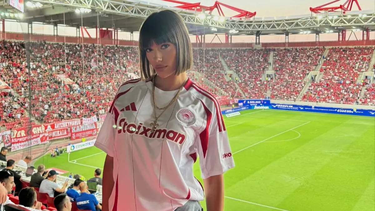 Al igual que su novio, ella también es aficionada al Olympiakos.
