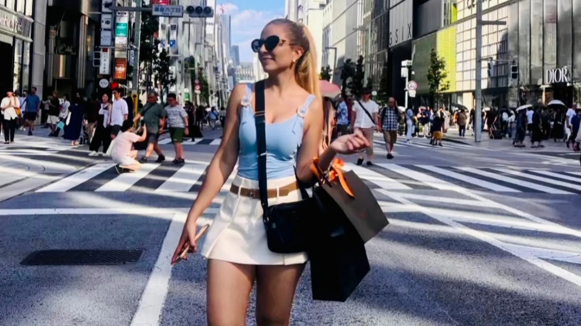 También es CEO de la plataforma VTrendy, enfocada en noticias de tendencia.