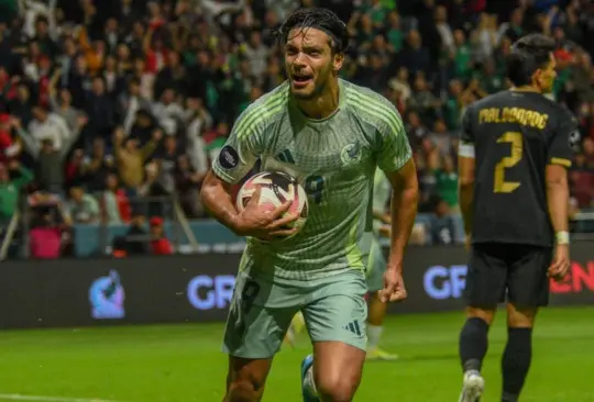 Raúl Jiménez celebra su gol ante la Selección de Honduras en el Estadio Nemesio Diez.