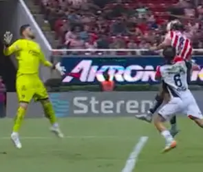 La escalofriante lesión de Edgar Zaldivar en el Chivas vs Atlas (FOTO)