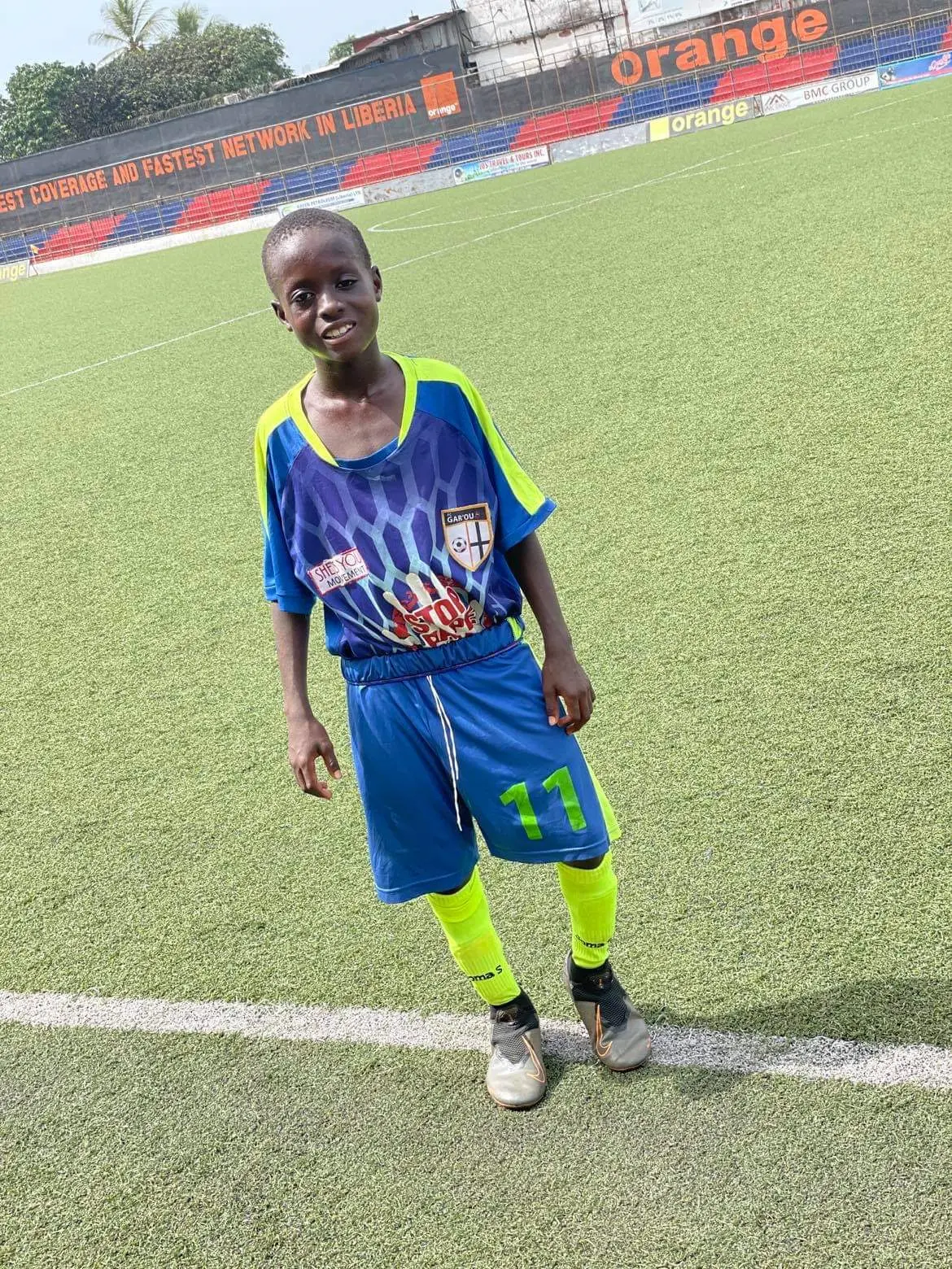 El joven fue elogiado por su club nombrándolo «el futbolista más joven de África». El joven fue elogiado por su club nombrándolo «el futbolista más joven de África».