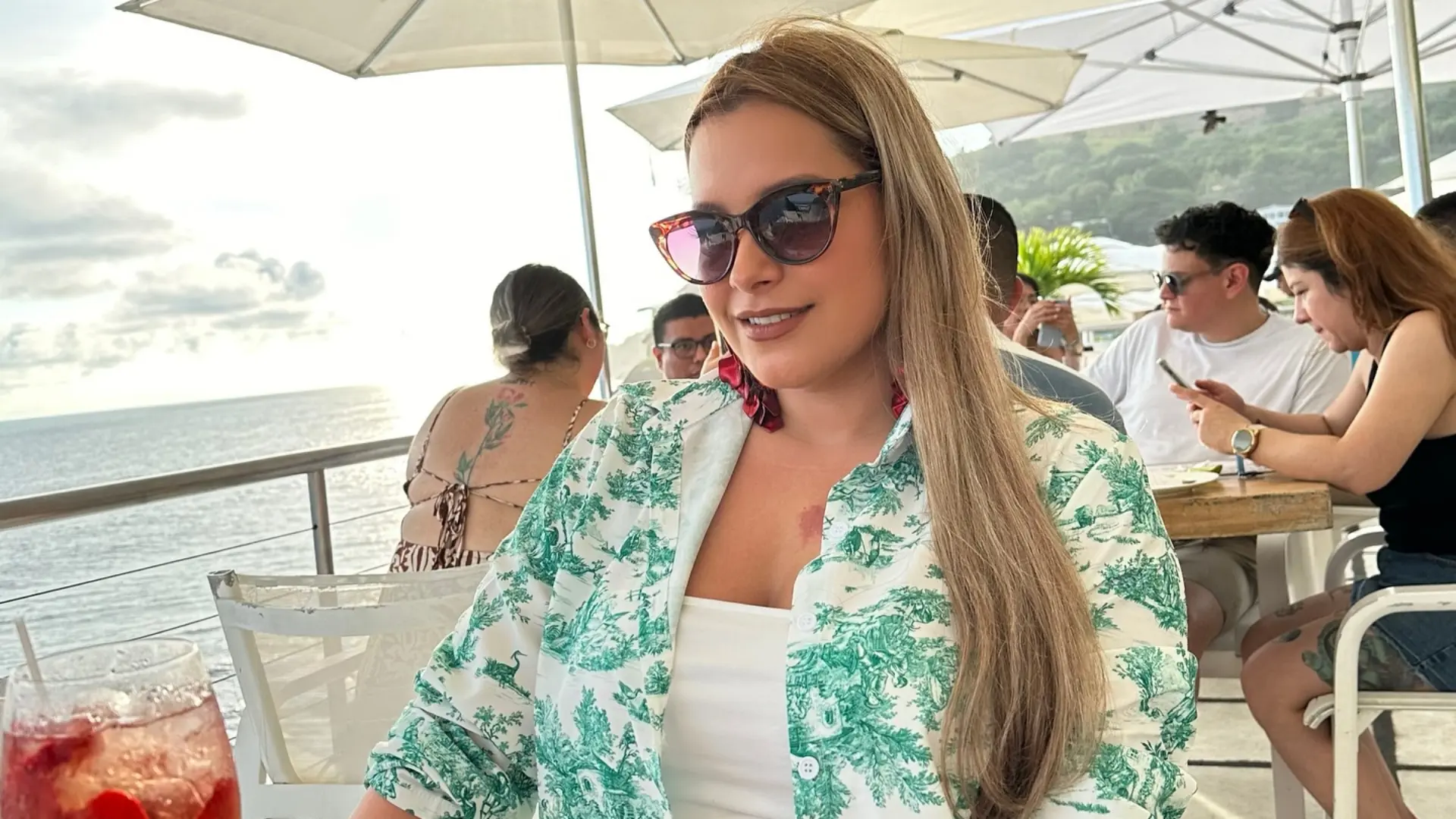 Constantemente presume su afición por la selección catracha y el Deportivo Marathon.