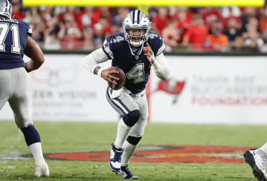 Dak Prescott firmó un contrato a largo plazo con los Cowboys antes del comienzo de esta temporada