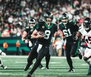 Aaron Rodgers: Más allá del ovoide, un enigma en la sombra