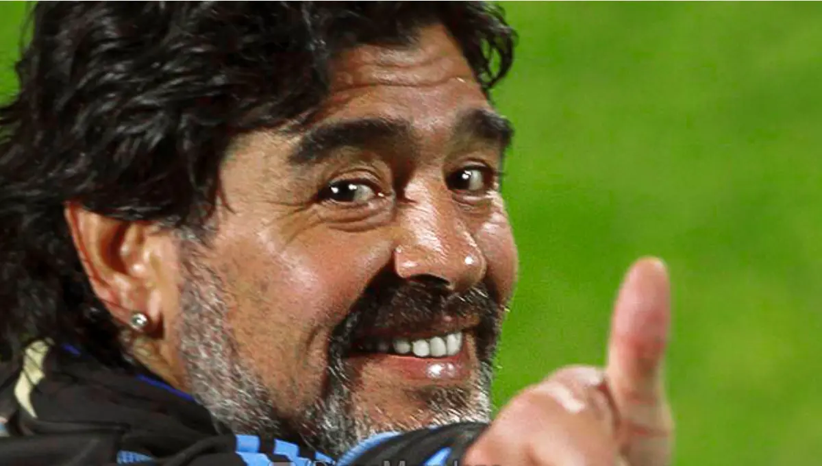  La figura del Maradona sigue siendo un símbolo de la pasión y el talento futbolístico, y su legado perdurará por siempre 