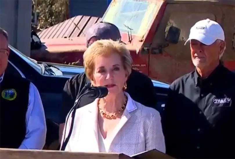 Linda McMahon ha servido en la Junta de Educaci&oacute;n de Connecticut y en la junta directiva de la Universidad del Sagrado Coraz&oacute;n
