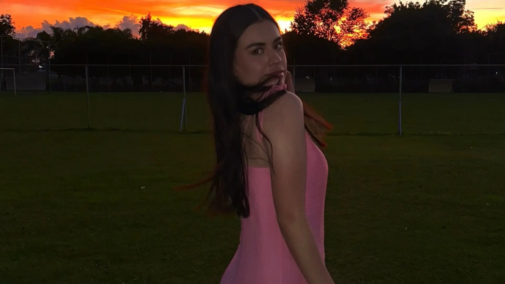 En redes sociales son varios los aficionados rojinegros de gran popularidad, Camila es una de ellos.