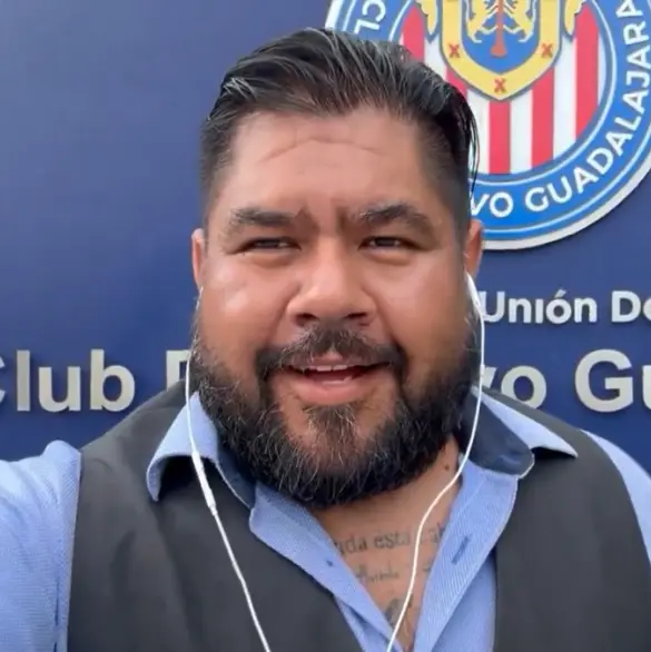 Exhiben al Chuyón Hernández por acosar a futbolista (VIDEO)