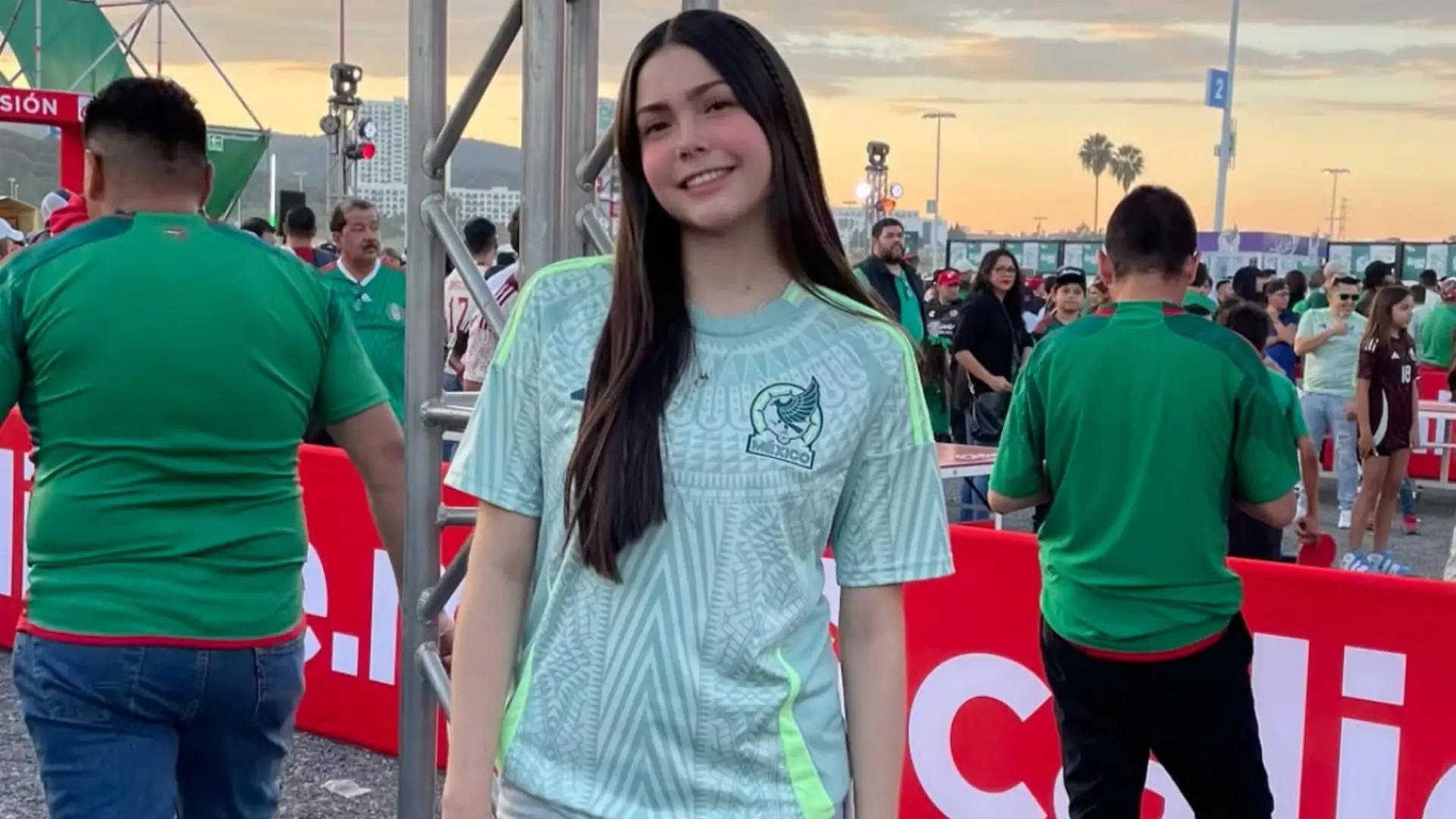 También muestra apoyo constante a la Selección Mexicana.