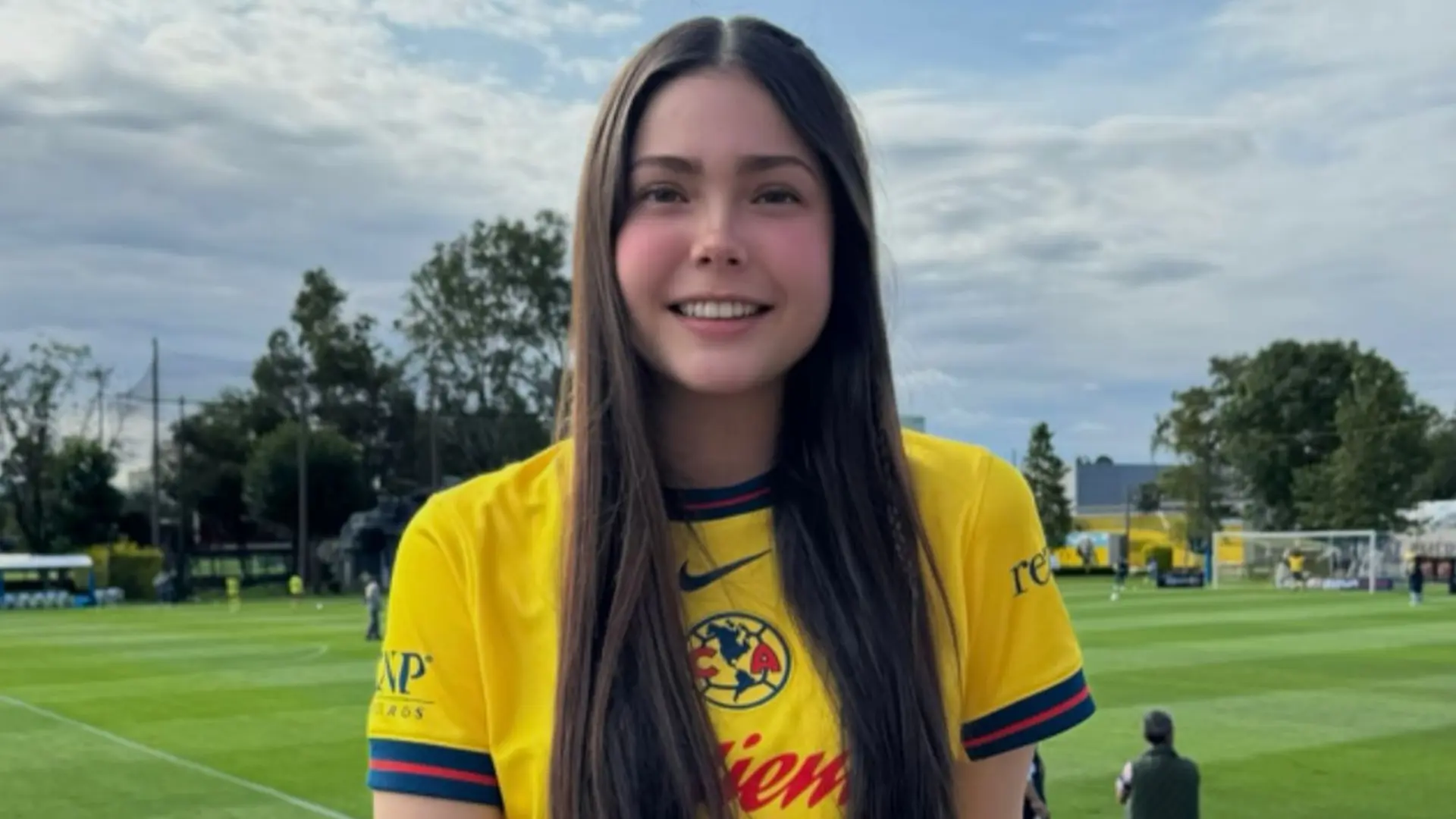 Se le conoce como Hanna Fem gracias a su nombre de usuario en redes sociales.