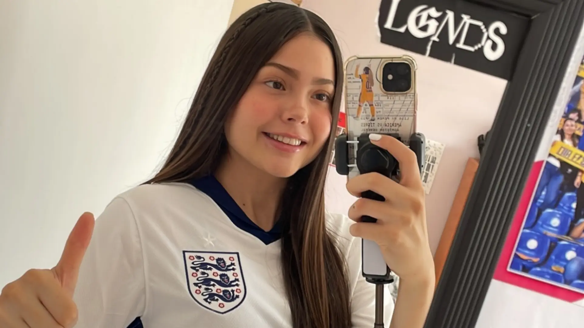 Hanna ha ganado popularidad gracias a su pasión por los colores de las Águilas.