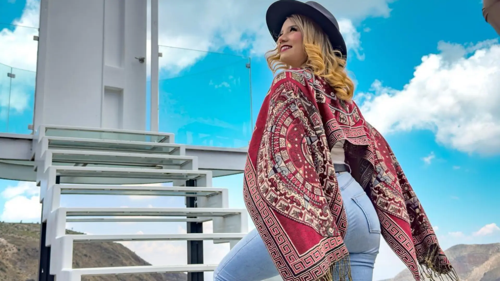 Nadia disfruta mucho de viajar, ir a conciertos, entre otras actividades recreativas.