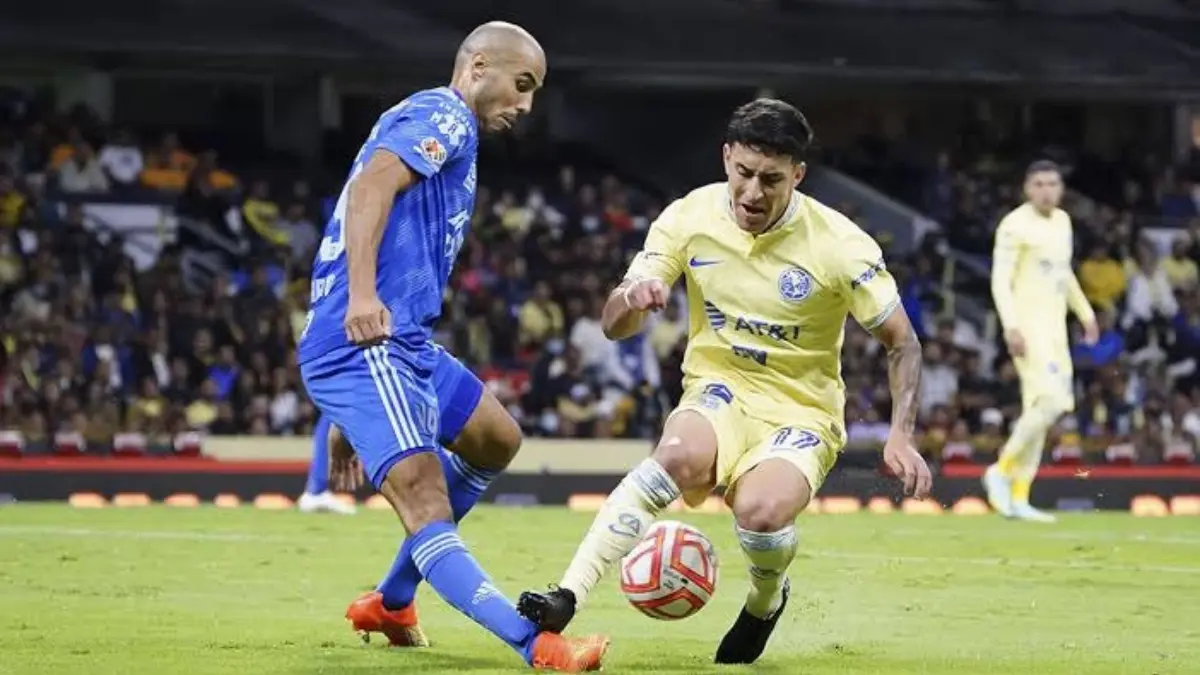 La fotografía del momento generó revuelo por la manera en la que plancha a Pizarro.