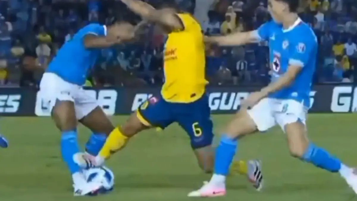 En el partido de temporada regular Jonathan Dos Santos contacó a Willer Ditta casi de la misma manera que Rotondi a Kevin.