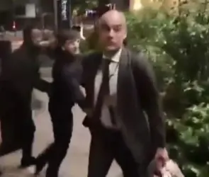 Pep Guardiola encara a fan que lo criticó en la calle