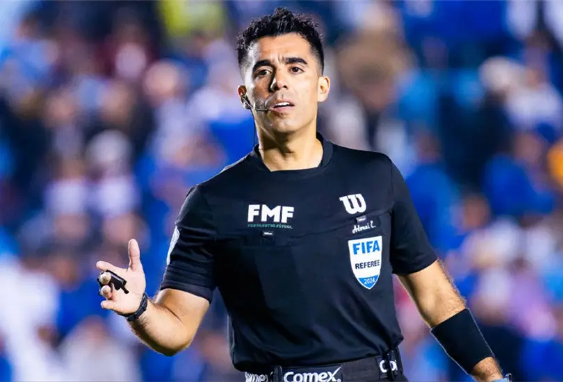 El silbante fue increpado por una de sus &uacute;ltimas decisiones en el encuentro.