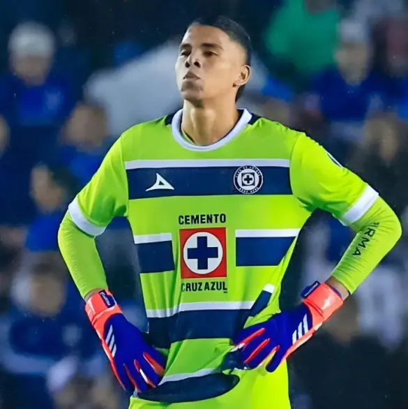 El gesto de Kevin Mier que preocupa a los fans de Cruz Azul