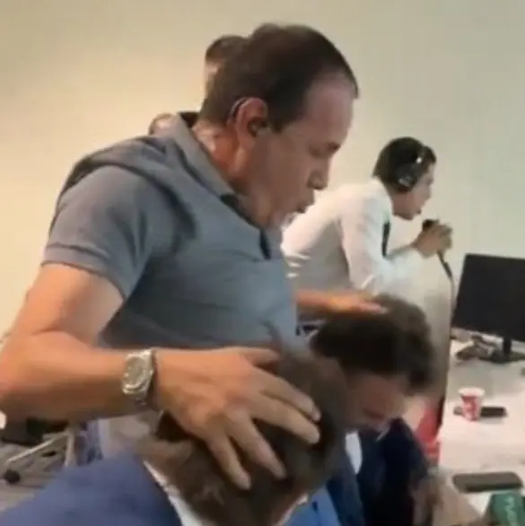 Cuauhtémoc Blanco alburea a Faitelson y La Volpe en plena transmisión