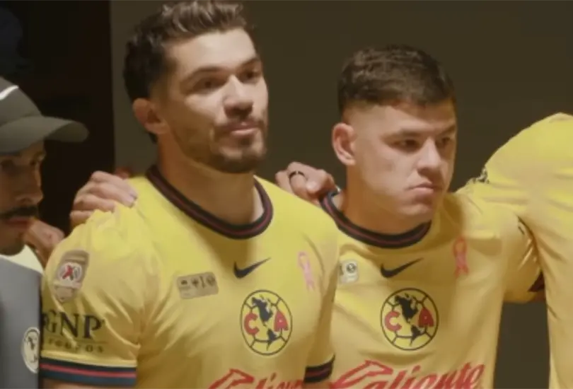 Henry Mart&iacute;n motivando a sus compa&ntilde;eros previo a la final