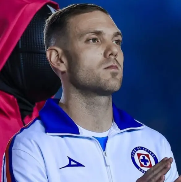 Afición de Cruz Azul estalla contra campaña a favor de Rotondi