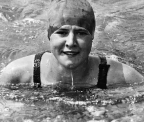 La primera mujer en cruzar nadando el Canal de la Mancha