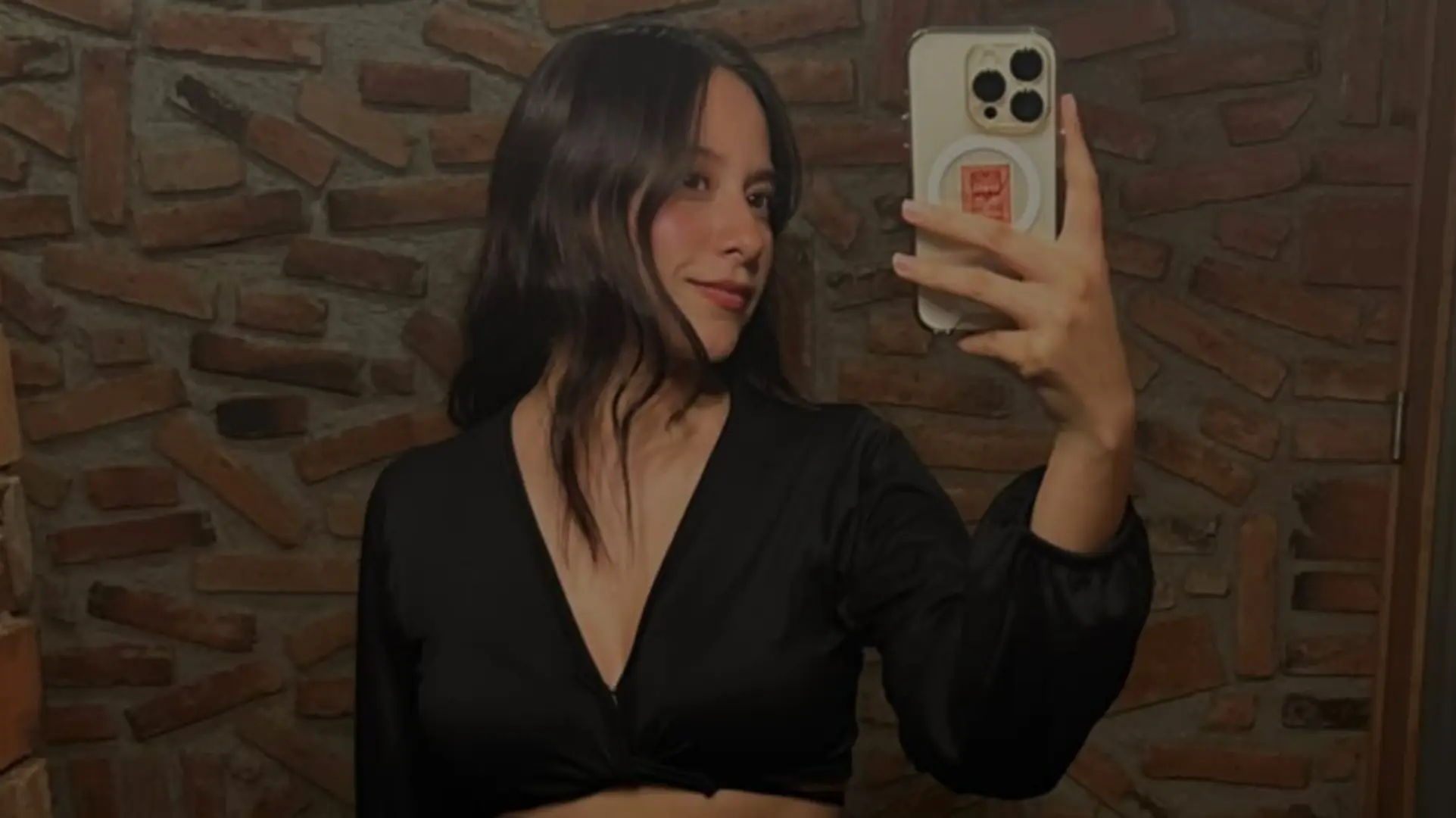 De inmediato internautas comenzaron a buscar sus redes sociales y no tardaron en dar con ella.