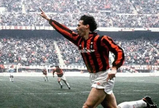 Van Basten se retiró a los 30 años tras no superar una lesión en el tobillo