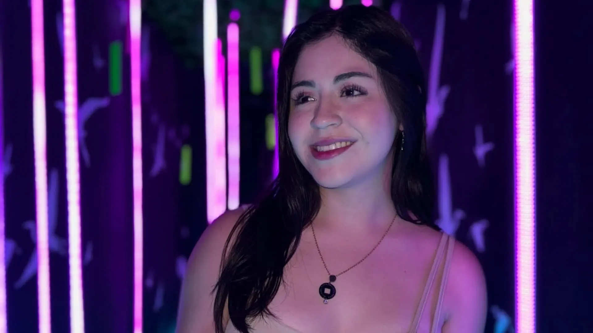 Ha sido conductora en distintos espacios deportivos y hasta streamer en Facebook.