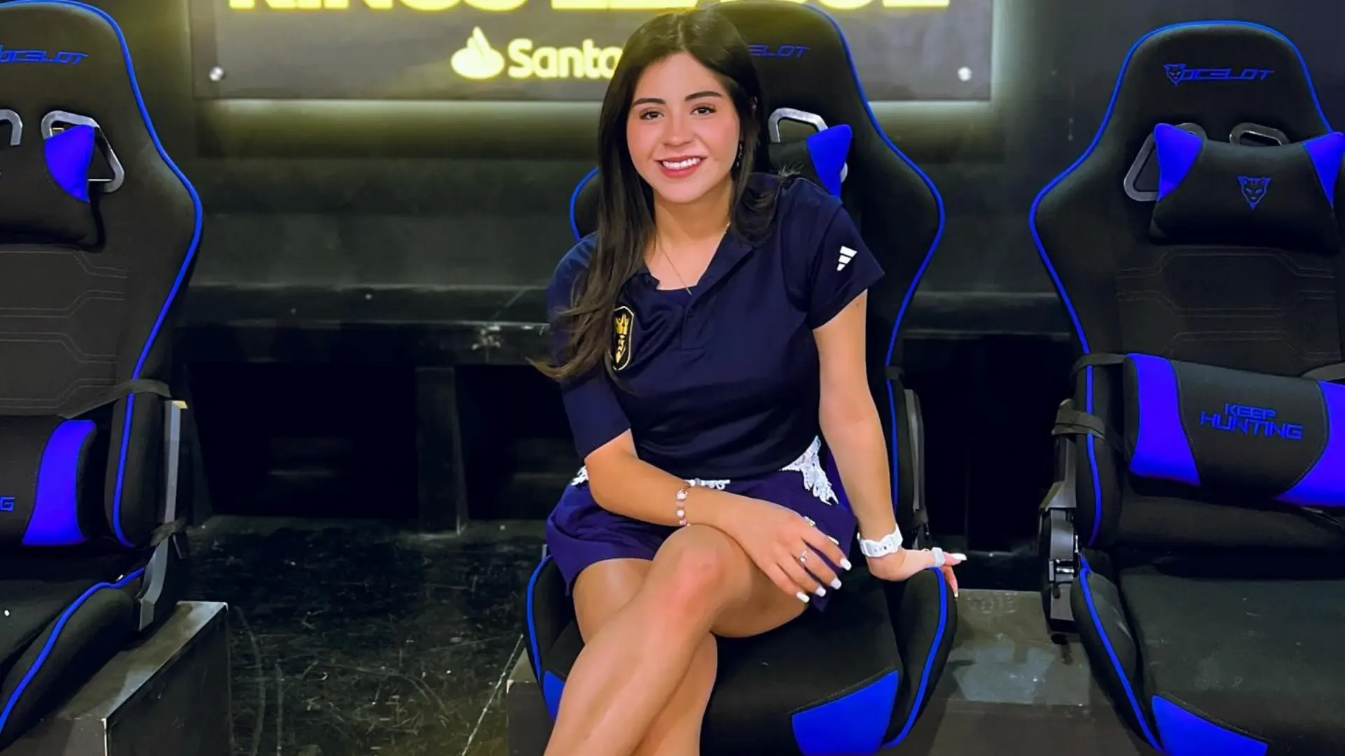 También trabaja para Capitanes de CDMX como su maestra de ceremonias.