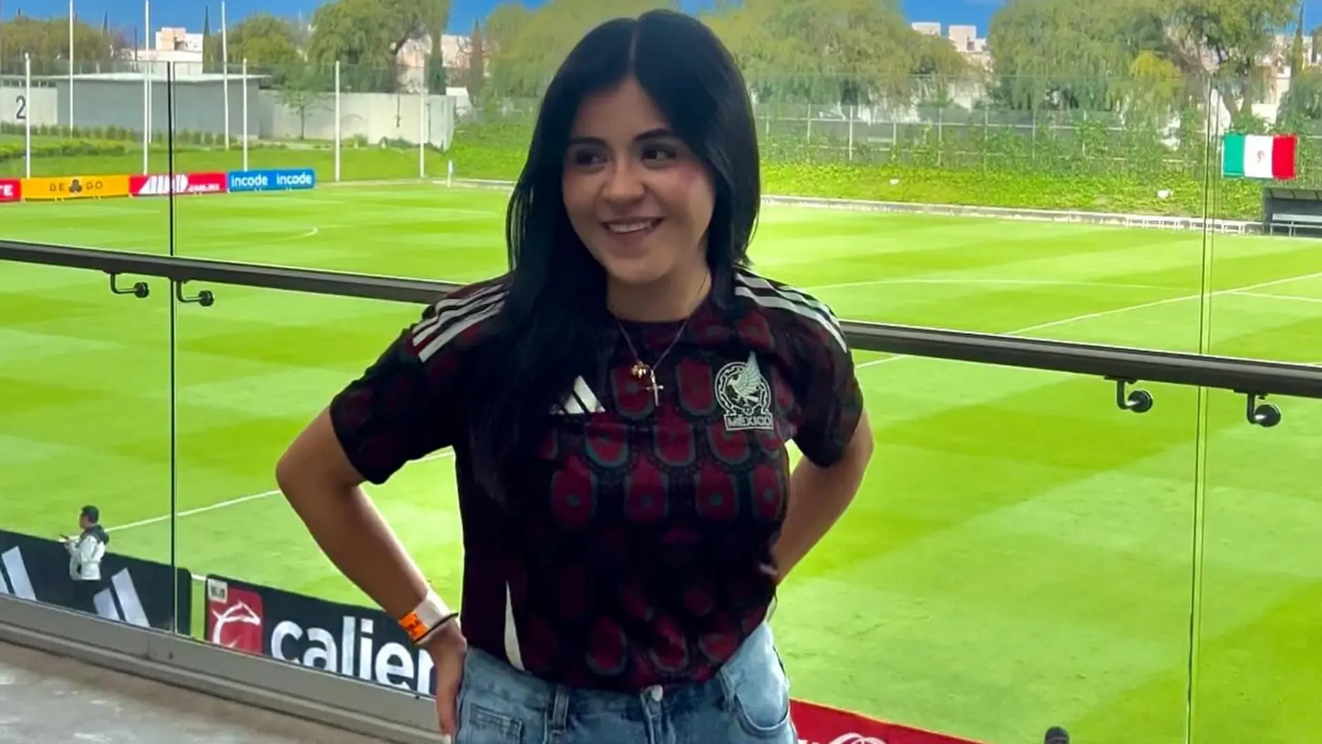 La joven mexicana presume una enorme experiencia con los micrófonos y las cámaras.