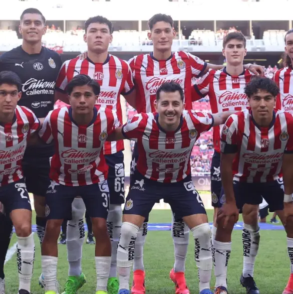 Jugador de Chivas alza la mano para ir a un gigante de Europa